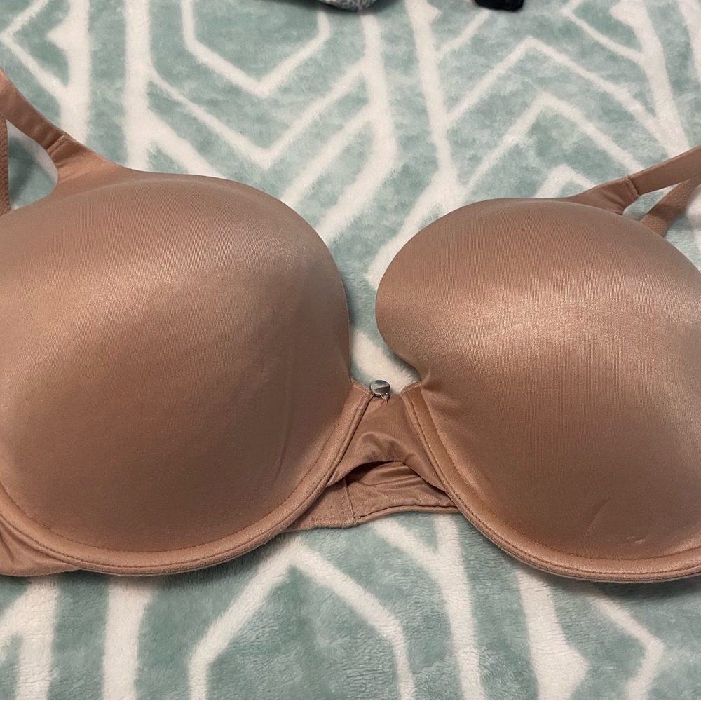 VS real soft satin bra. Size 36D.